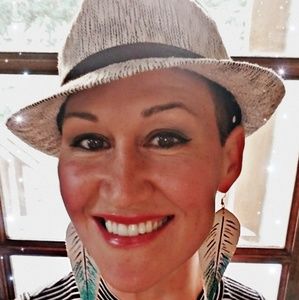 Meet your Posher, April